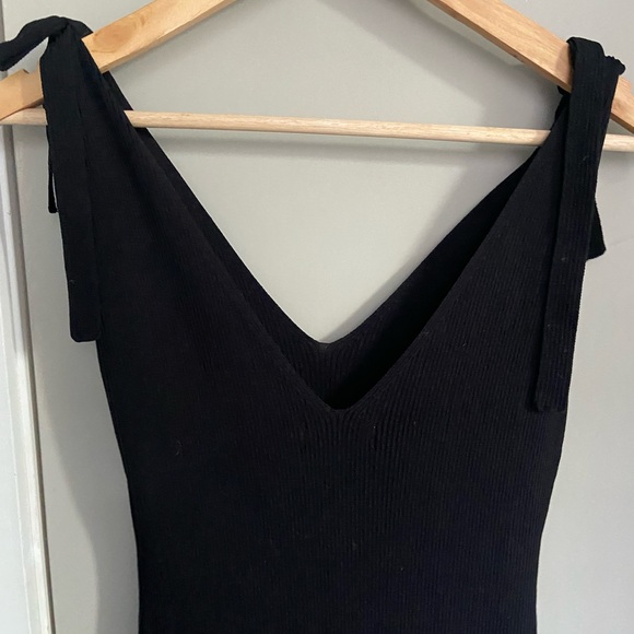 Black fitted dress - Picture 1 of 3